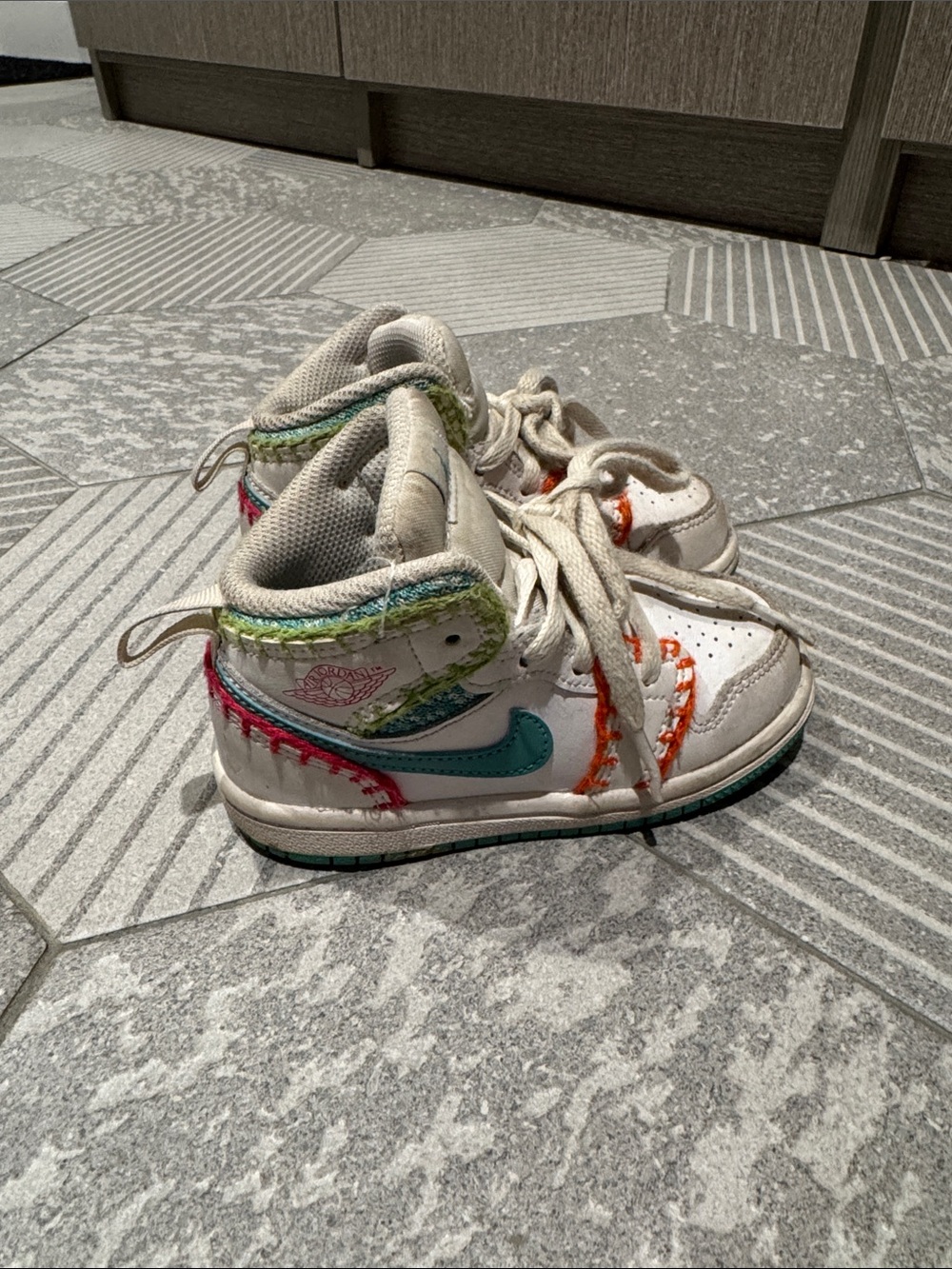 Nike Kids White High-Top Sneakers with Teal Swoosh and Multicolor Stitching